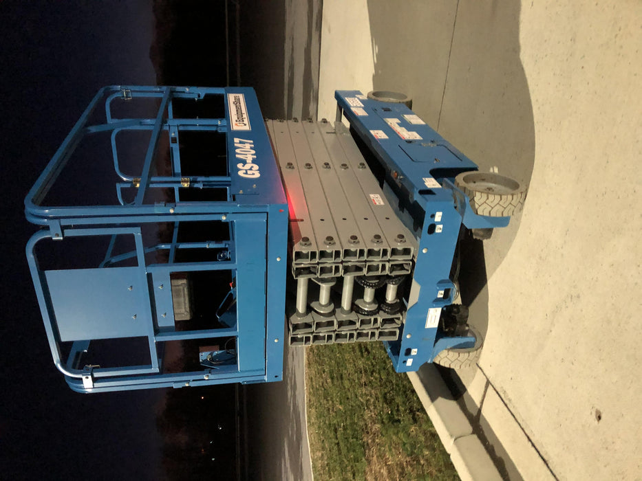 2019 Genie GS-4047 Folding rails with half height swing gate