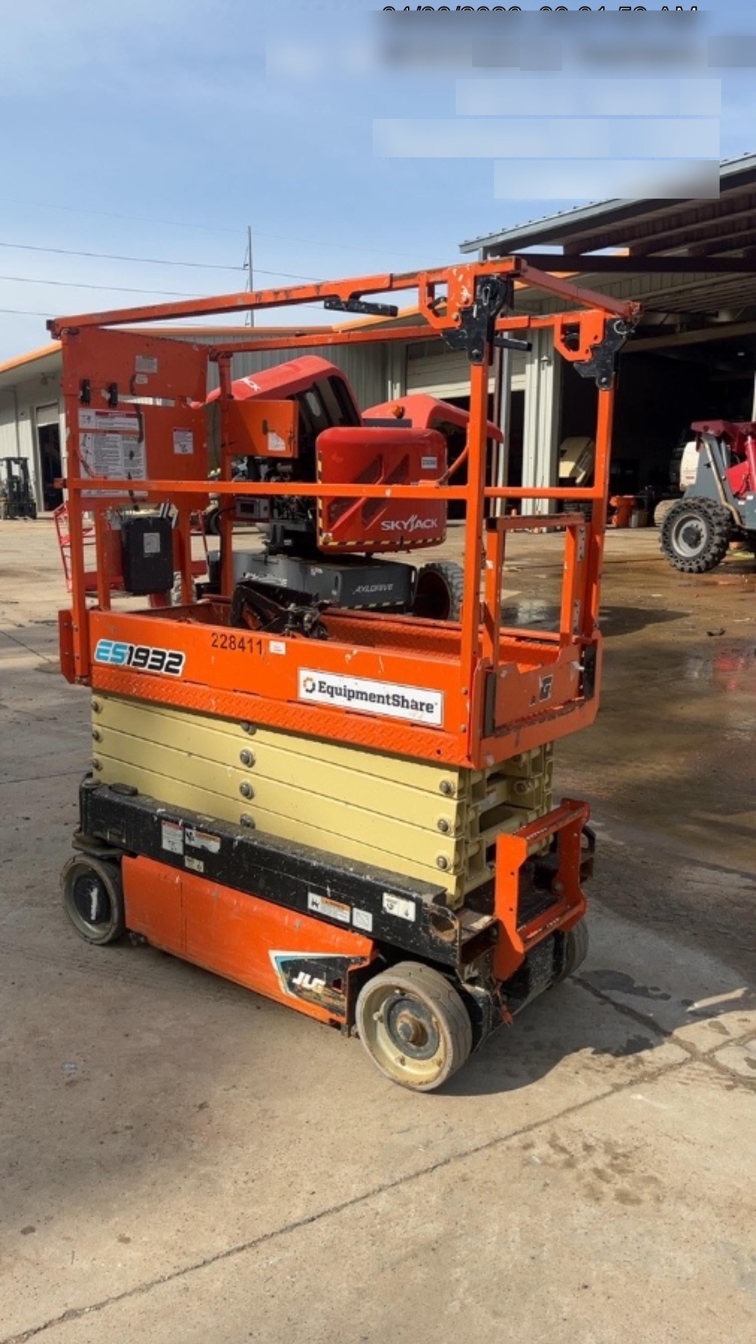 2022 JLG ES1932