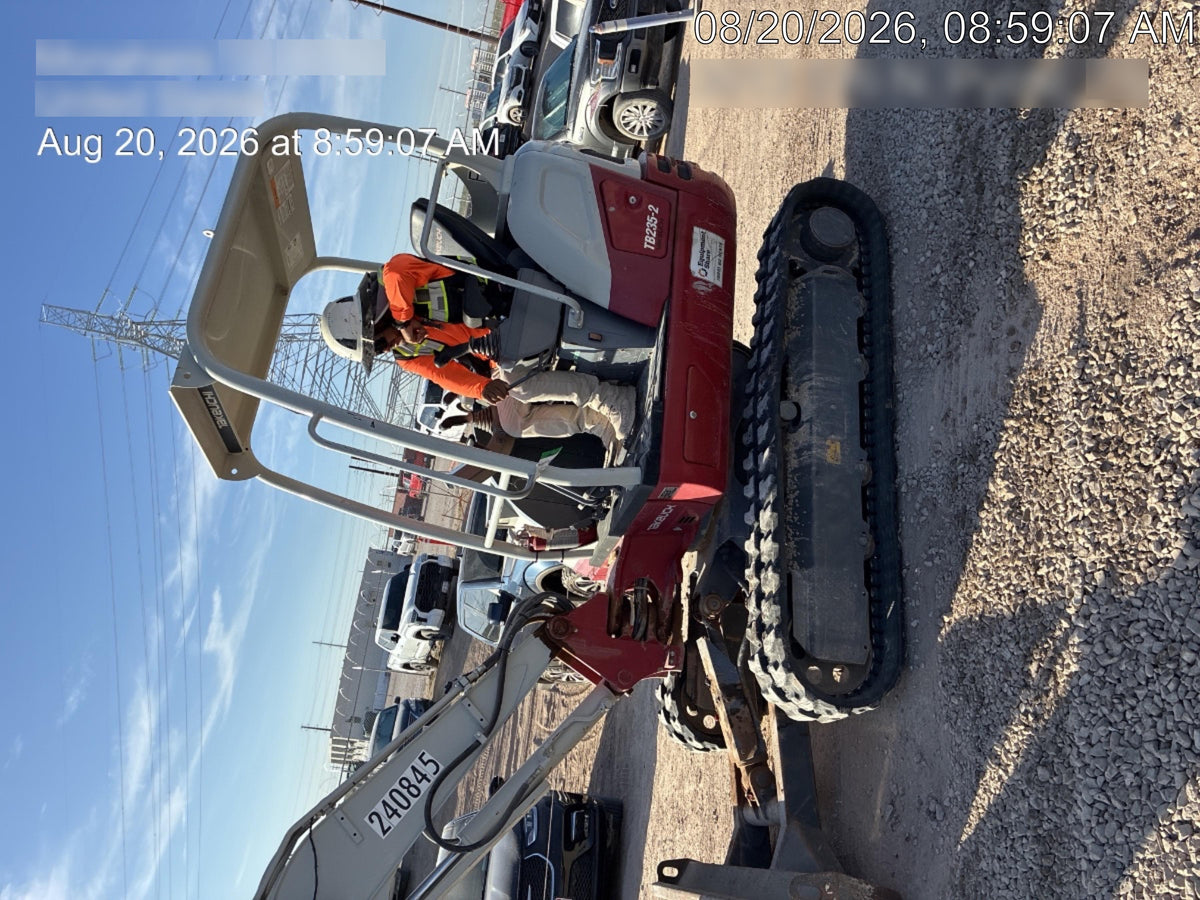 2022 TAKEUCHI TB235-2R