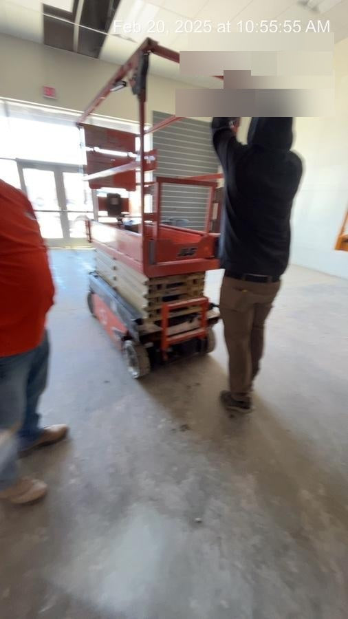2022 JLG ES1932