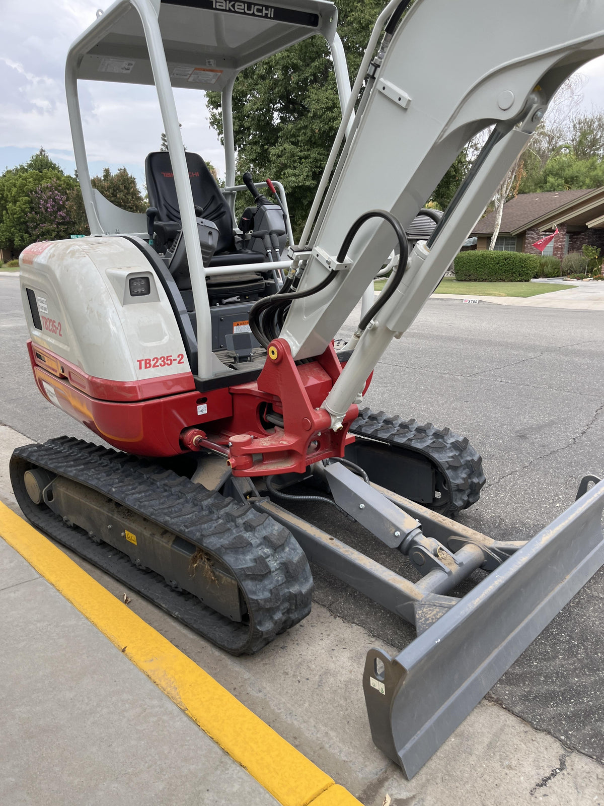 2024 TAKEUCHI TB235-2R