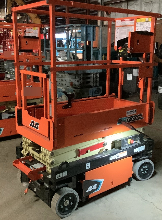 2021 JLG ES1330L