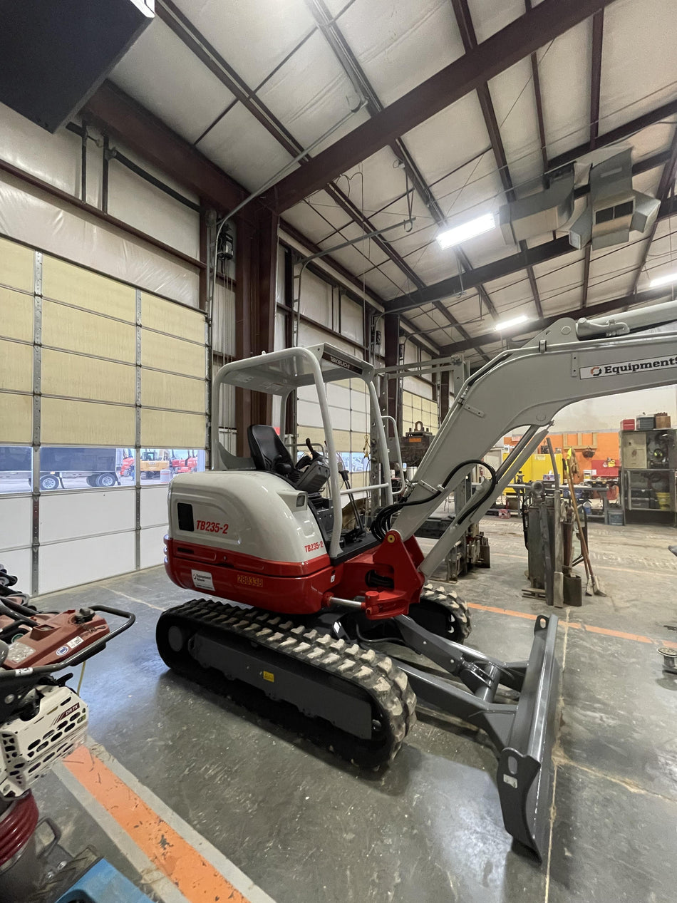 2022 TAKEUCHI TB235-2R