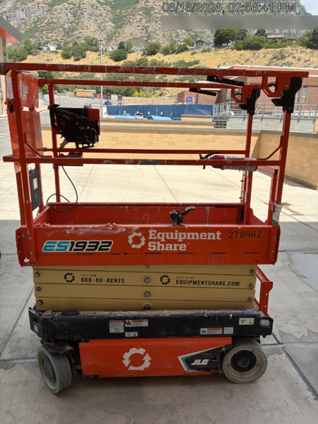 2022 JLG ES1932