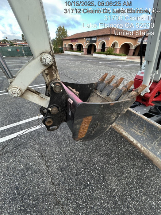2025 TAKEUCHI 24" Bucket Takeuchi