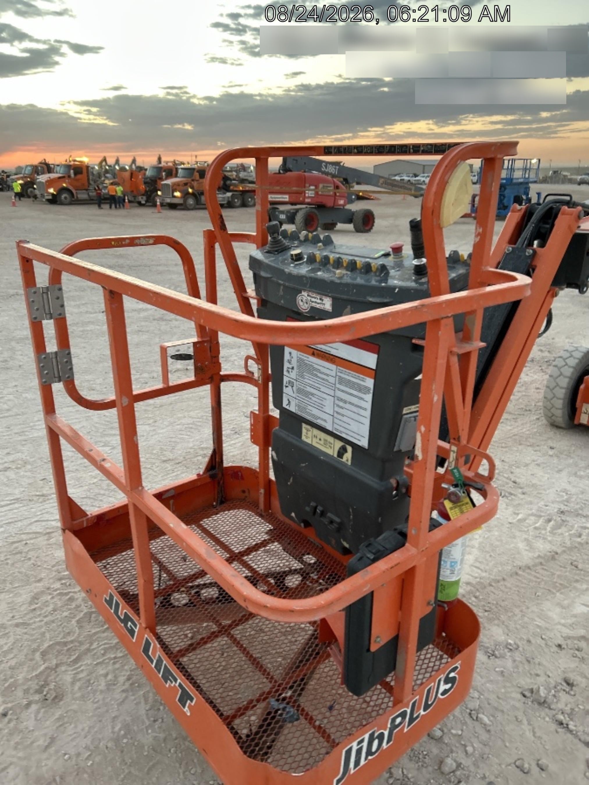 2020 JLG E300AJP
