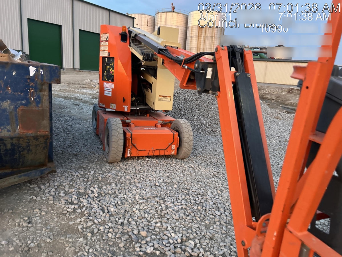 2019 JLG E300AJP