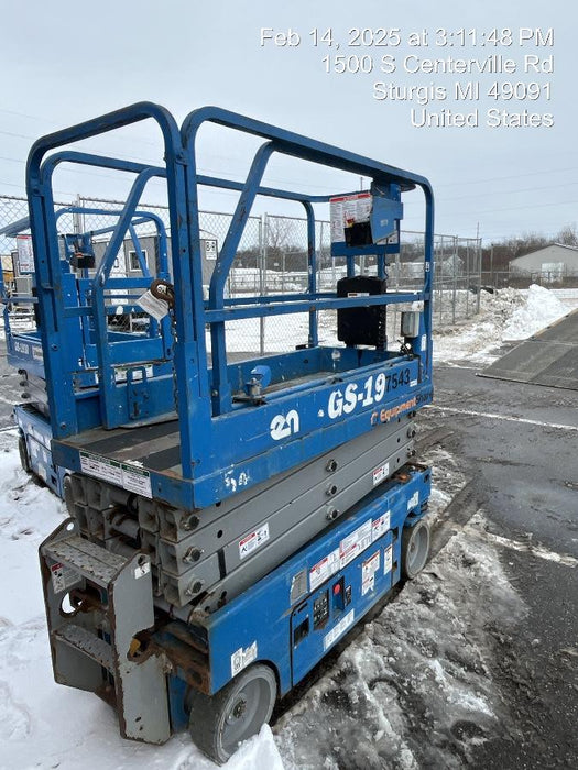 2017 Genie GS-1930 Genie GS-1930 Lift w/Fixed Rail and Chain Entry