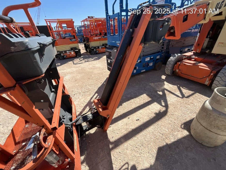 2019 JLG E300AJP