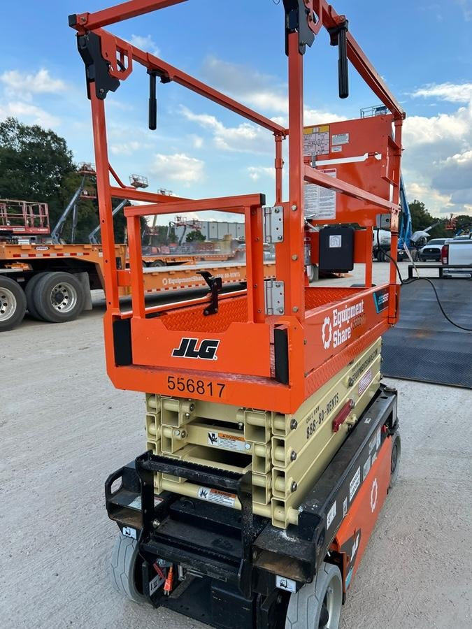 2025 JLG ES1932