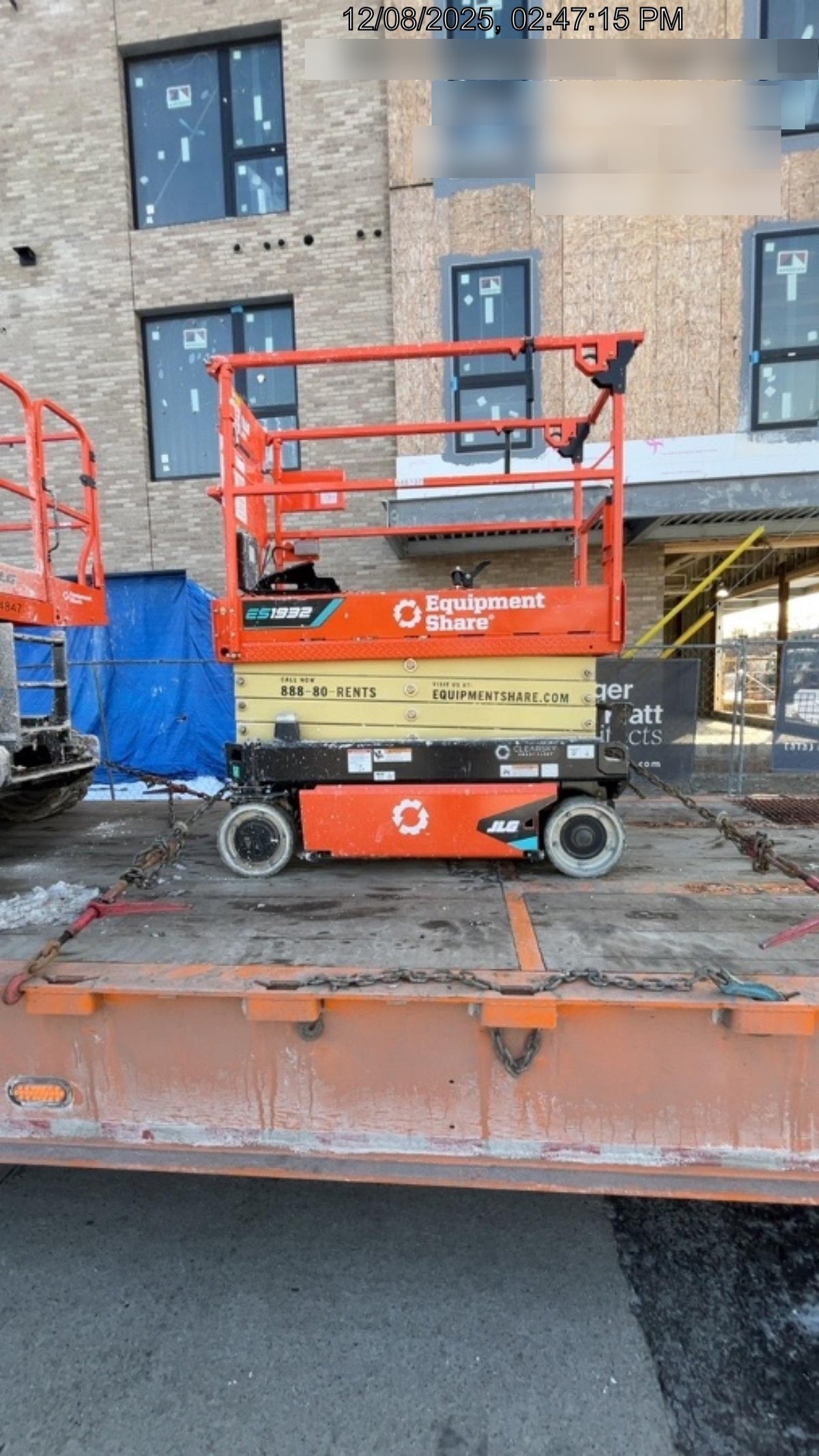 2025 JLG ES1932