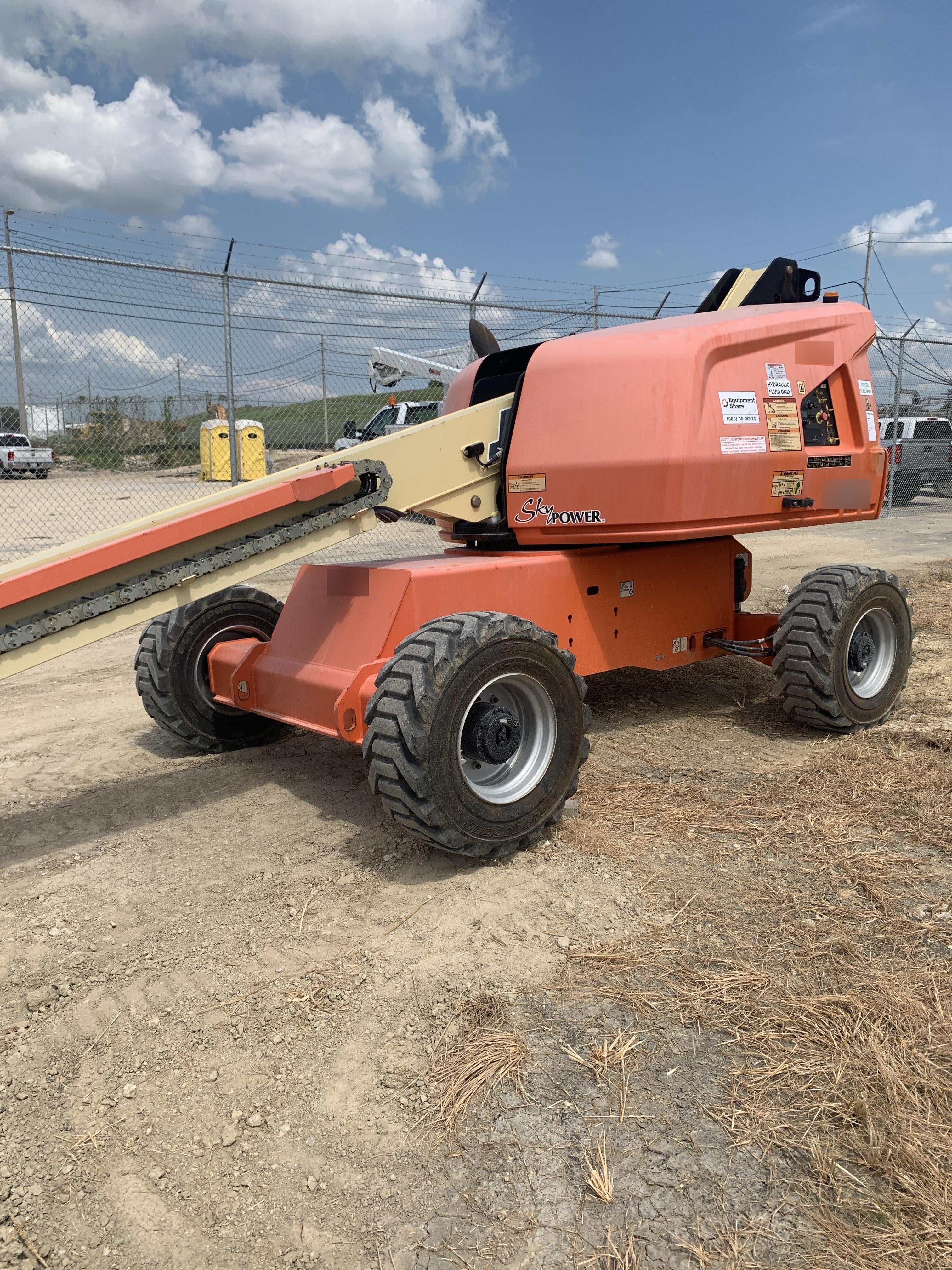 2019 JLG 400S