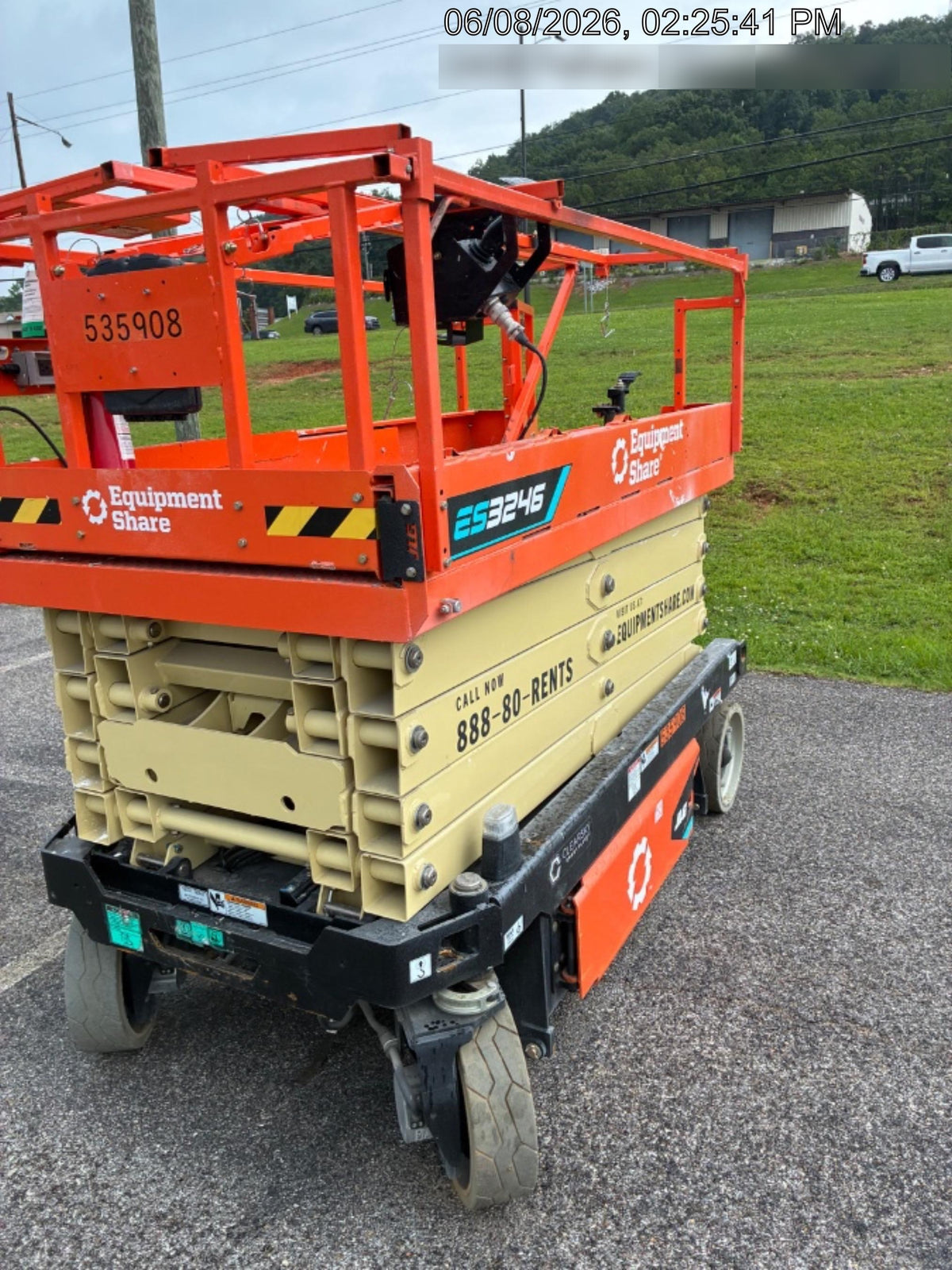 2025 JLG ES3246