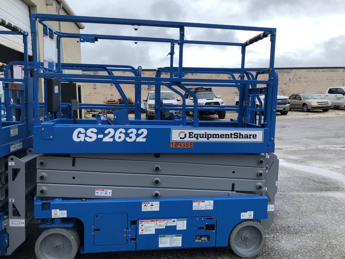 2020 Genie GS-2632 Solid NM Tires, Folding Rails with Half-Height Swing Gate, Beacon