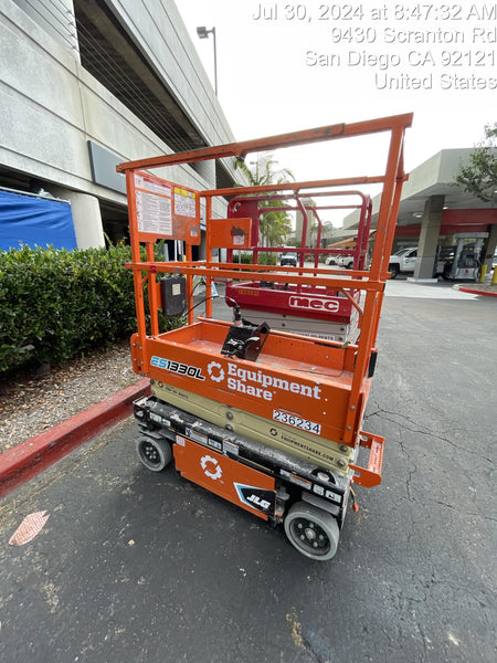 2022 JLG ES1330L