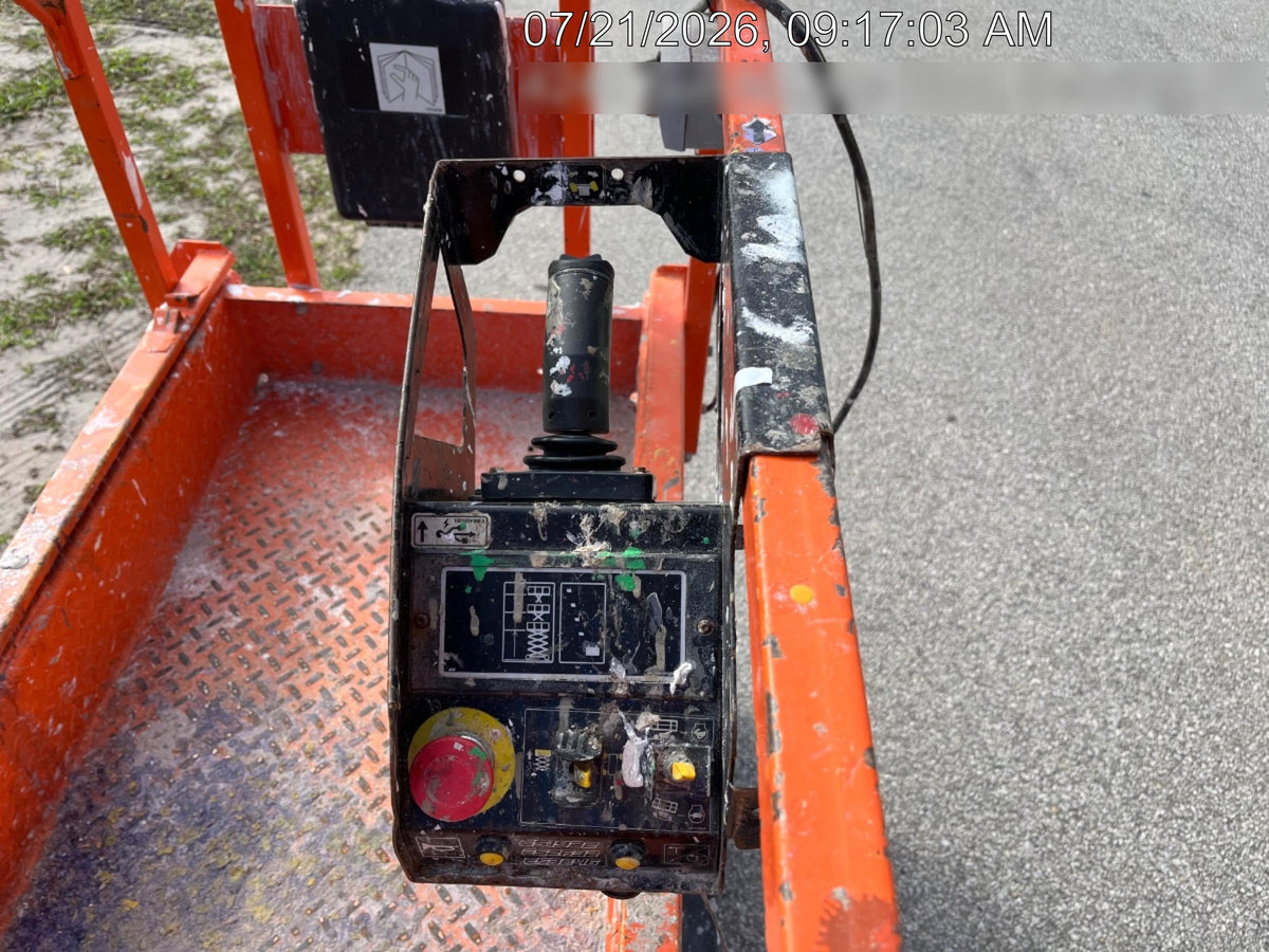 2022 JLG ES1330L