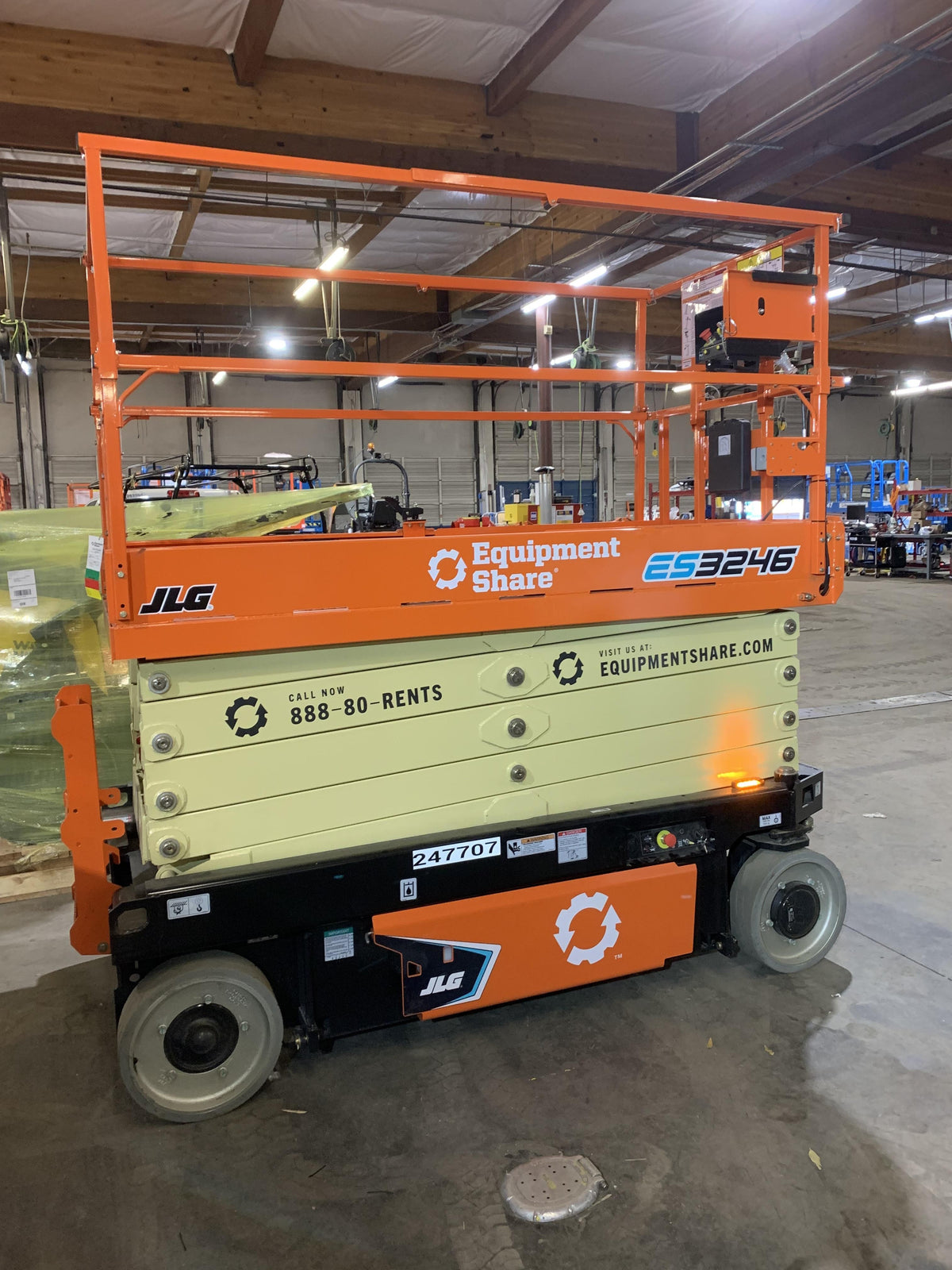 2022 JLG ES3246