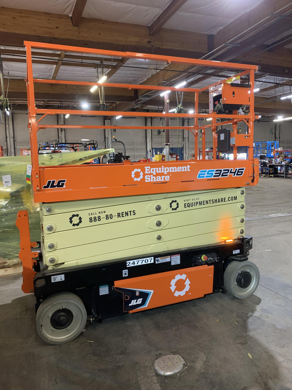 2022 JLG ES3246