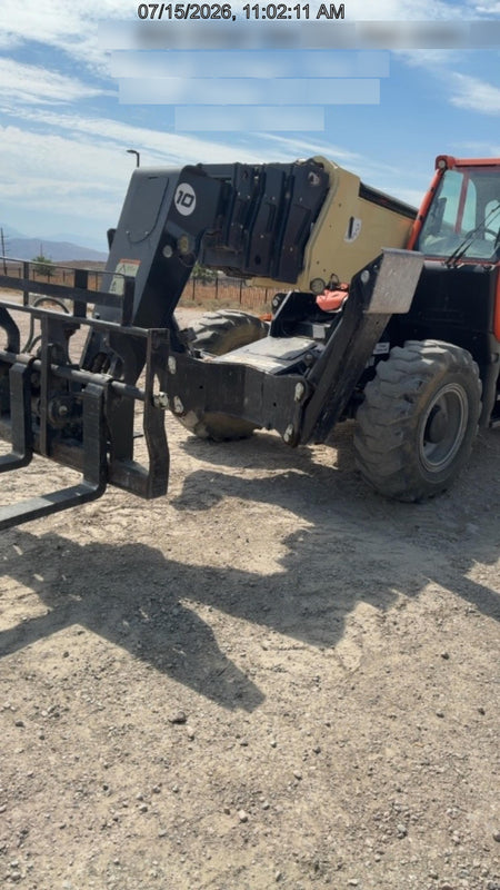 2022 JLG 1075
