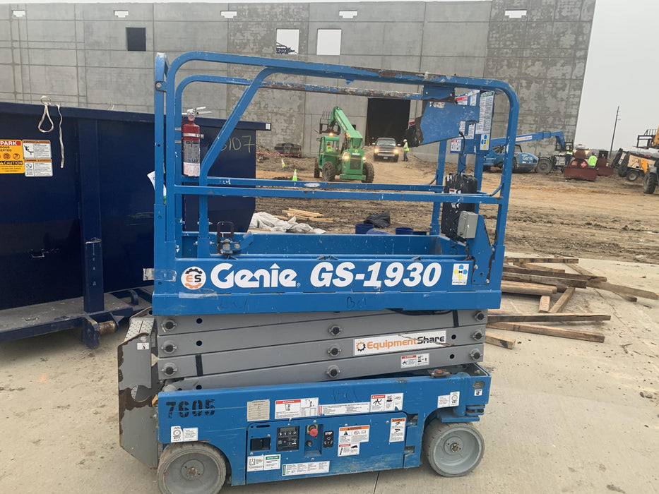 2017 Genie GS-1930 Genie GS-1930 Lift w/Fixed Rail and Chain Entry