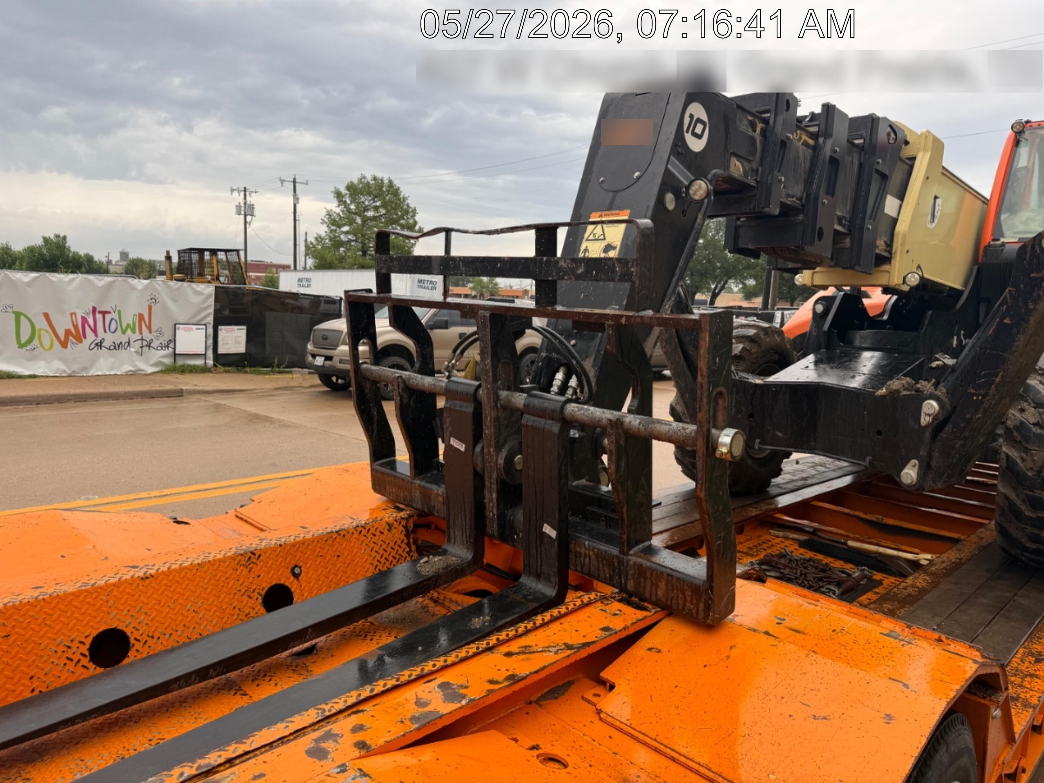 2022 JLG 1075