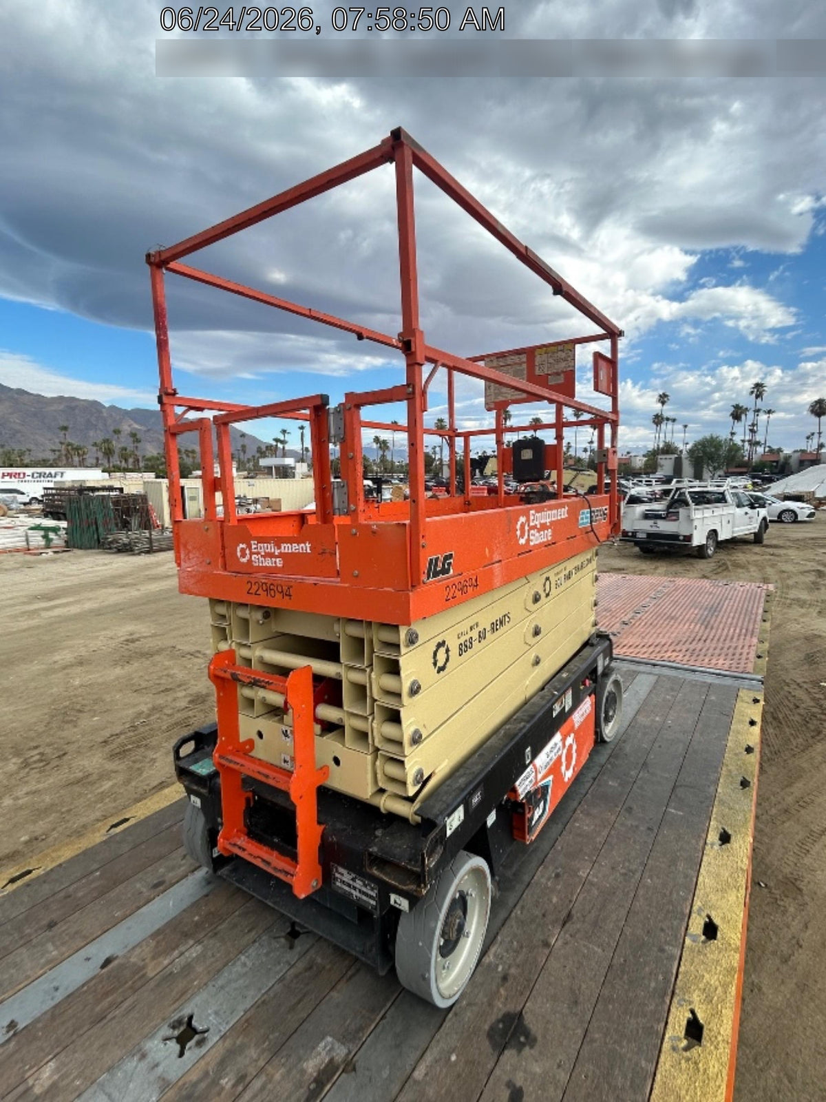 2022 JLG ES3246