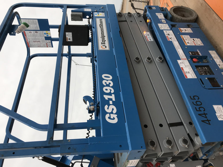 2019 Genie GS-1930 Fixed rails with chain Entry