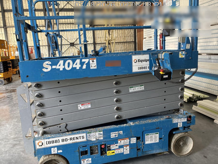 2019 Genie GS-4047 Folding rails with half height swing gate