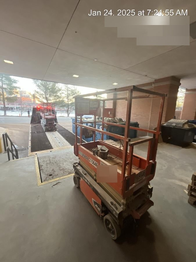 2022 JLG ES1330L