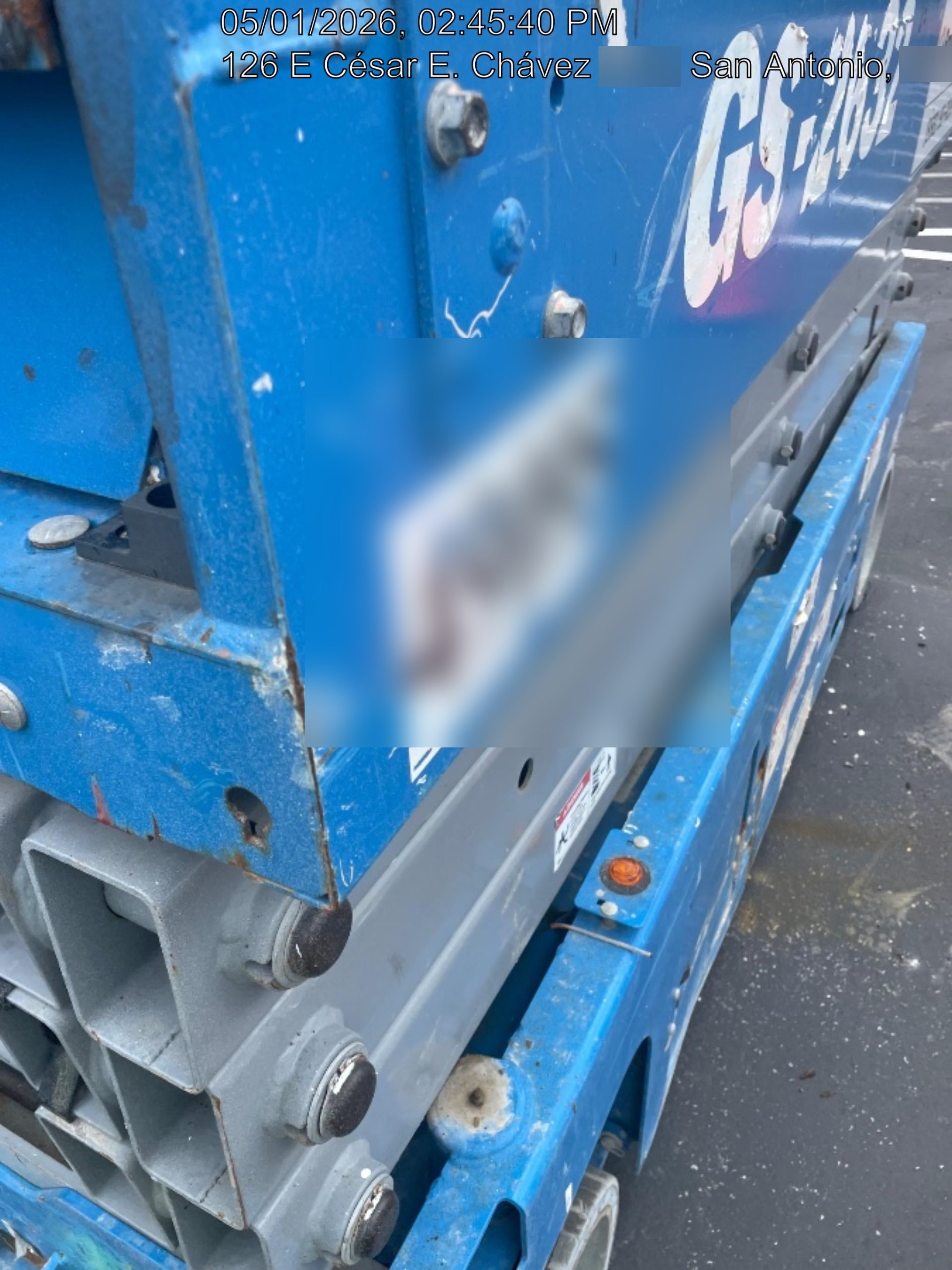 2019 Genie GS-2632 Folding rails with half height swing gate