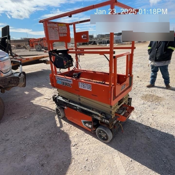 2021 JLG ES1330L