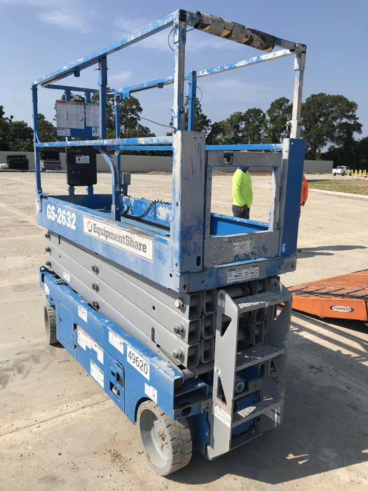 2019 Genie GS-2632 Folding rails with half height swing gate
