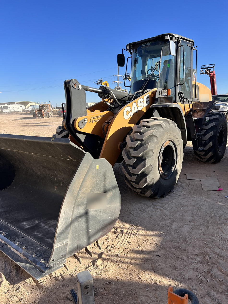 2023 CASE 821G