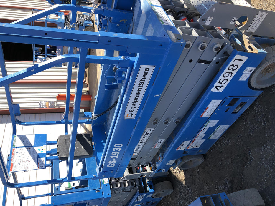 2019 Genie GS-1930 Fixed rails with chain Entry
