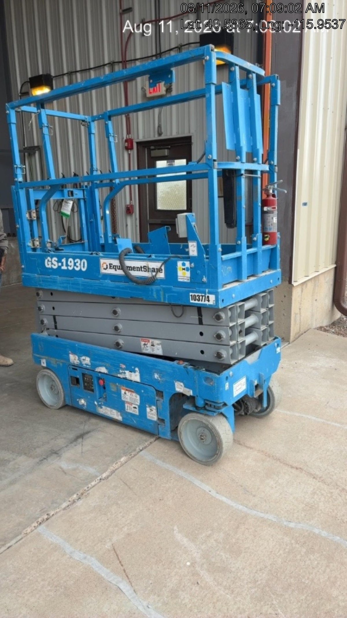 2020 Genie GS-1930 Solid Non Marking Tires, Beacon, Folding rails with half height swing gate, 800W Inverter