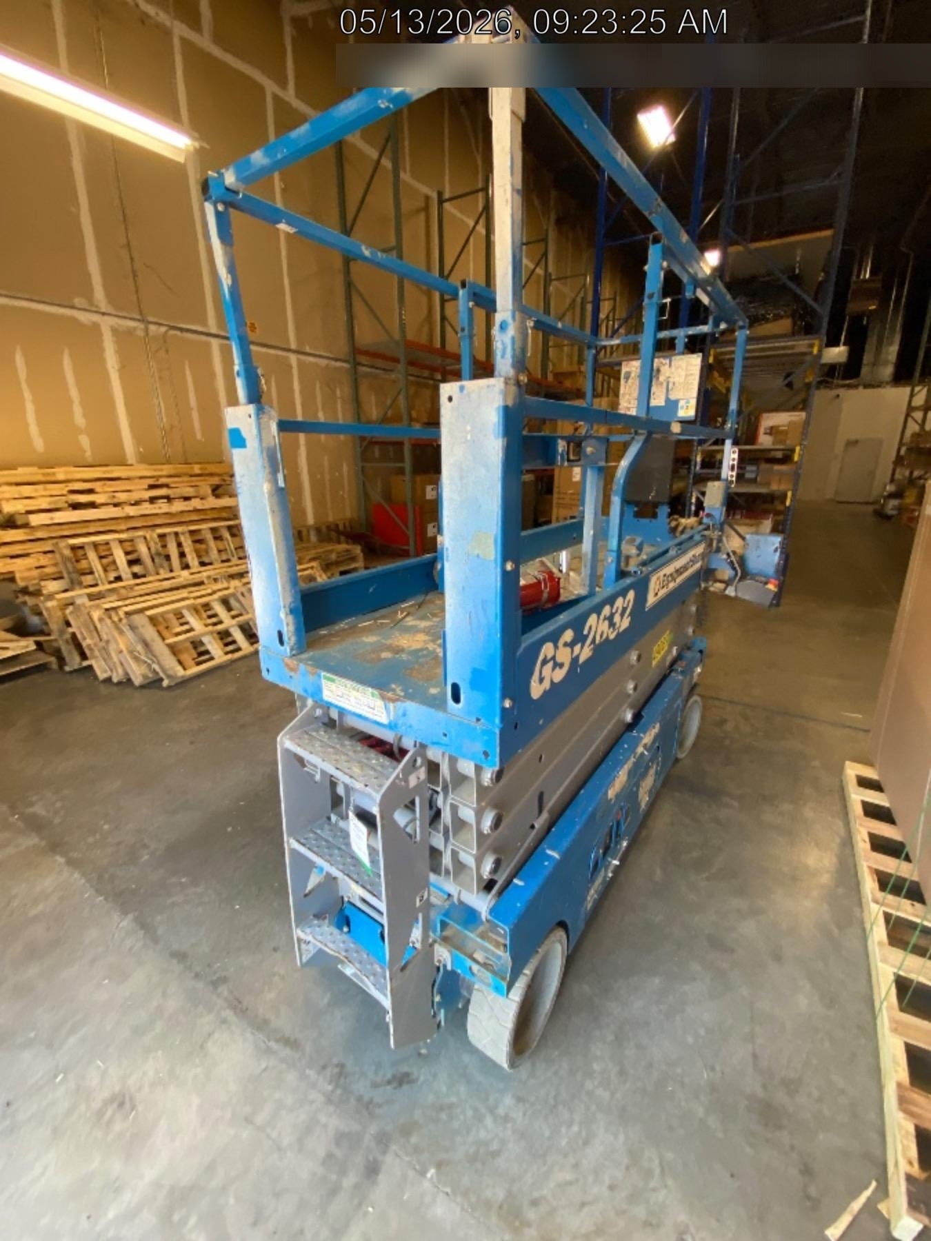 2019 Genie GS-2632 Folding rails with half height swing gate