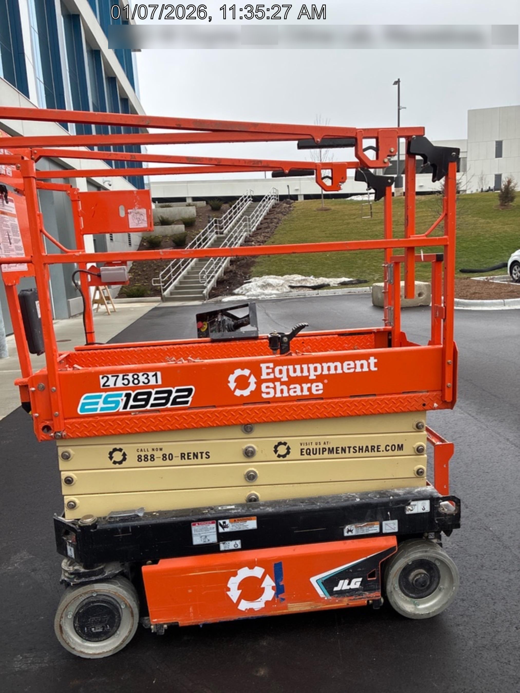 2022 JLG ES1932