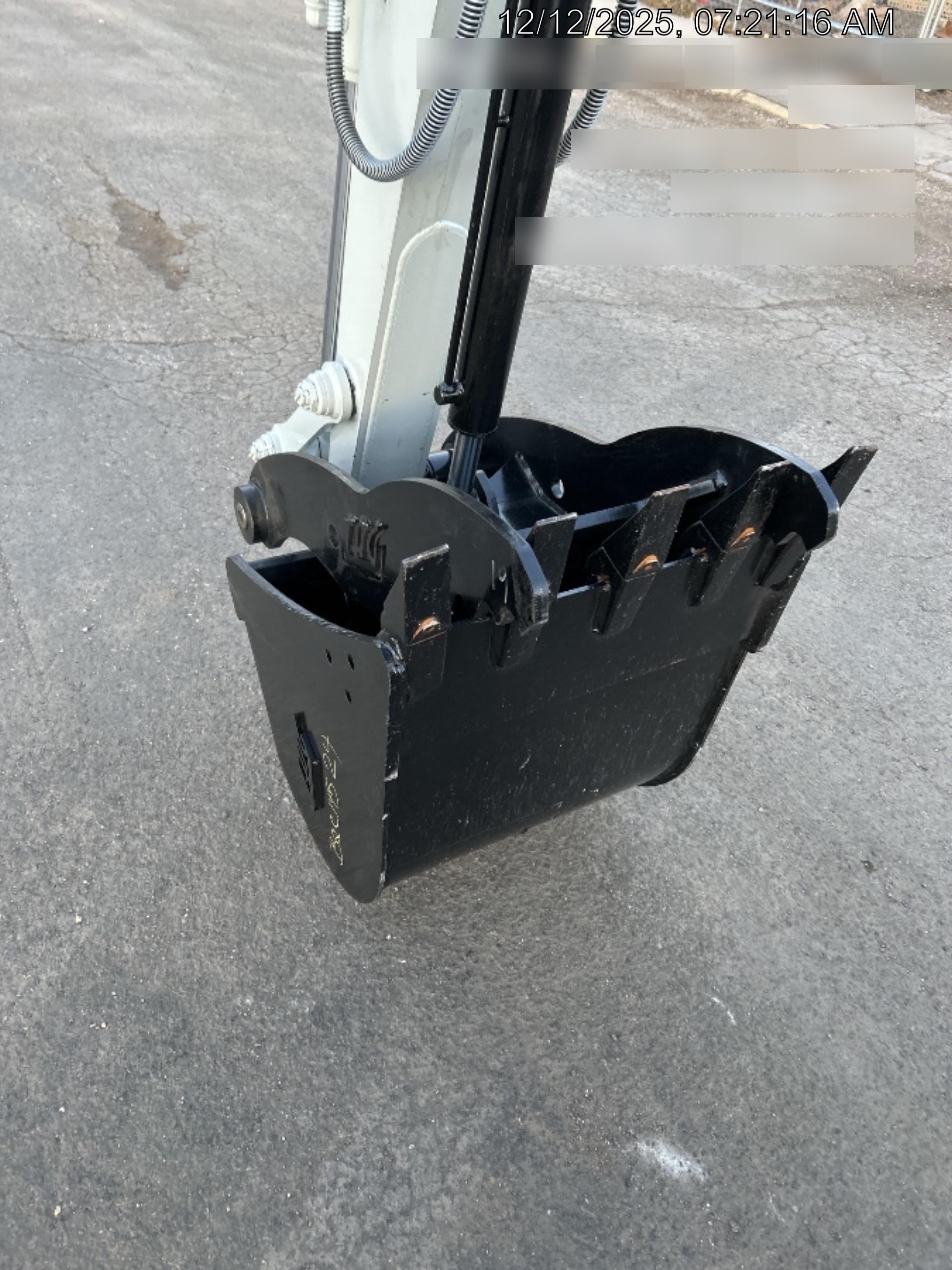 2025 TAKEUCHI 24" Bucket Takeuchi