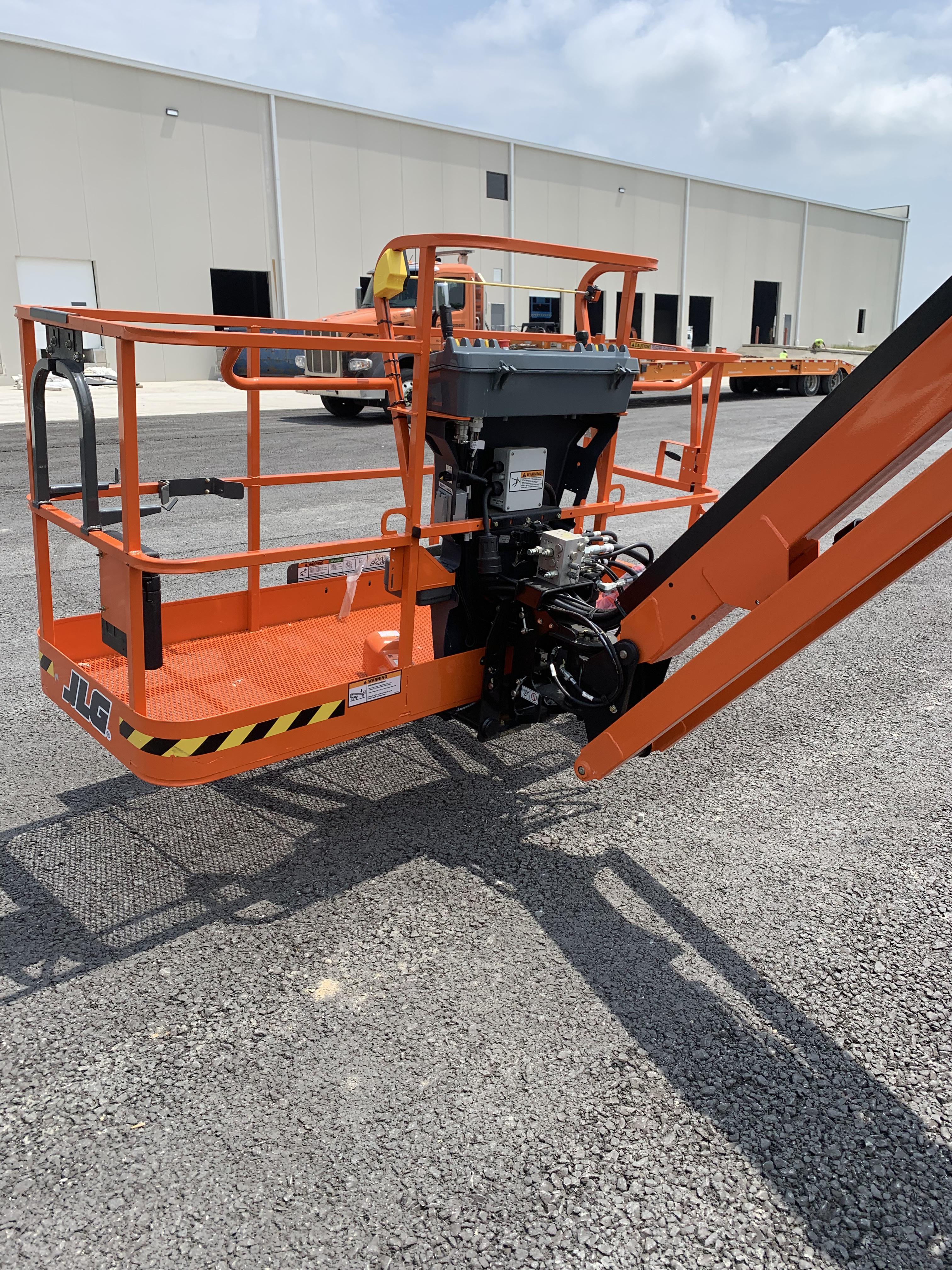 2022 JLG R3246