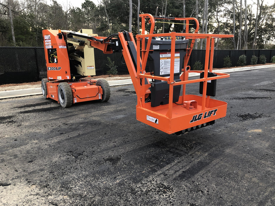 2019 JLG E300AJP