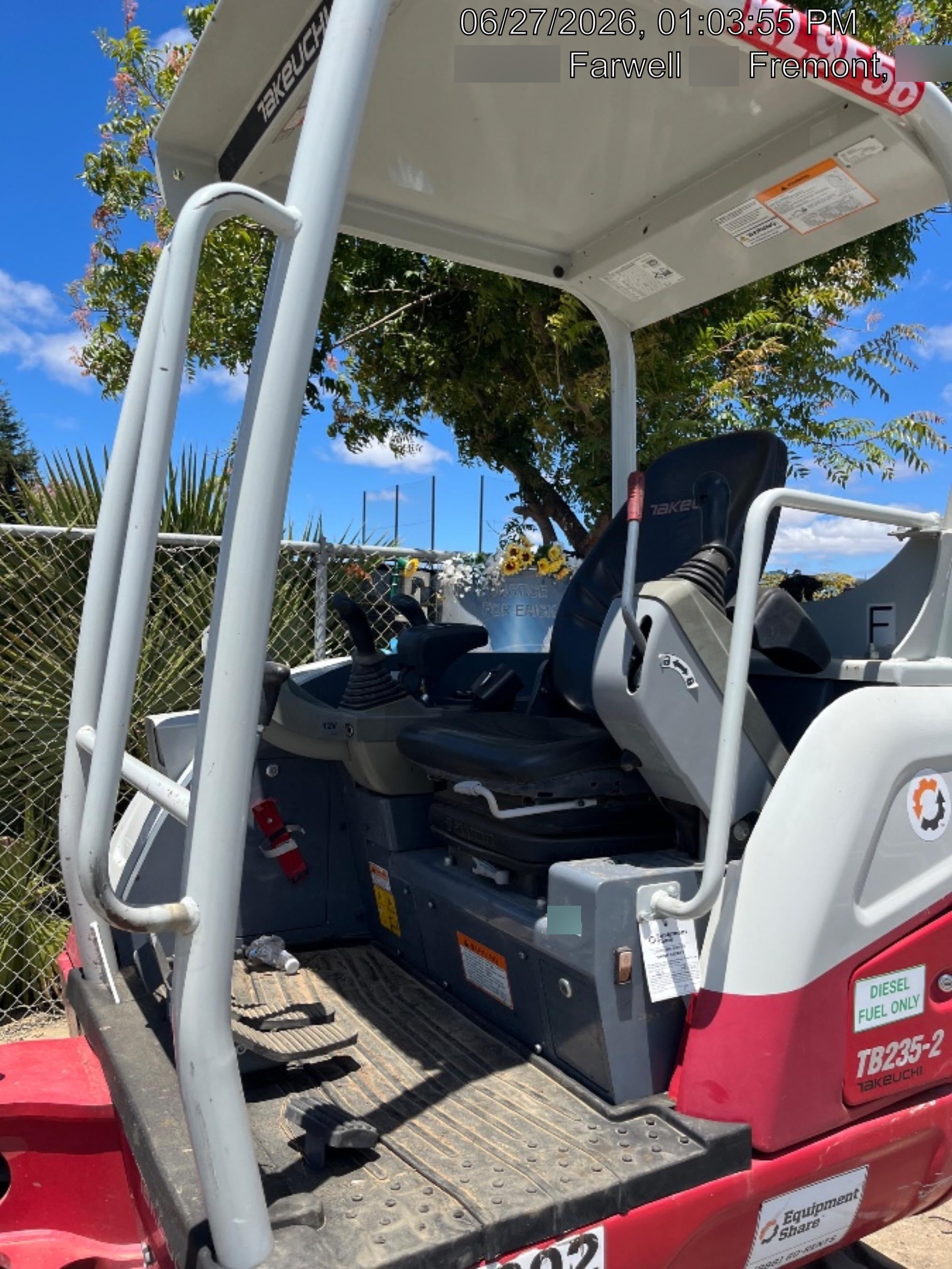 2022 TAKEUCHI TB235-2R
