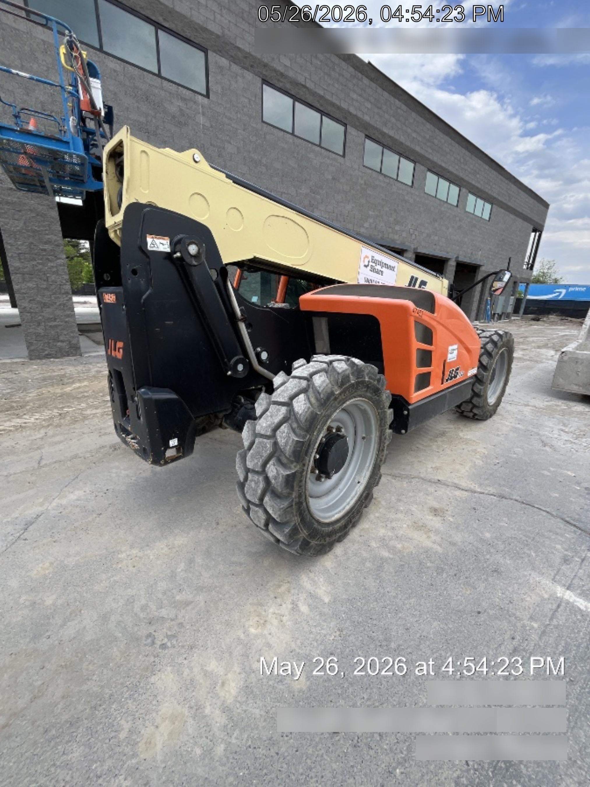2017 JLG 742