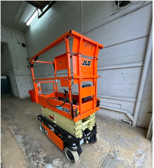 2022 JLG ES1932