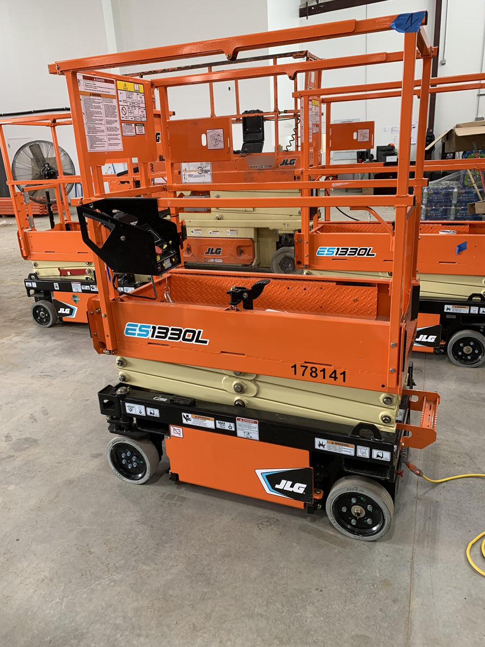 2021 JLG ES1330L