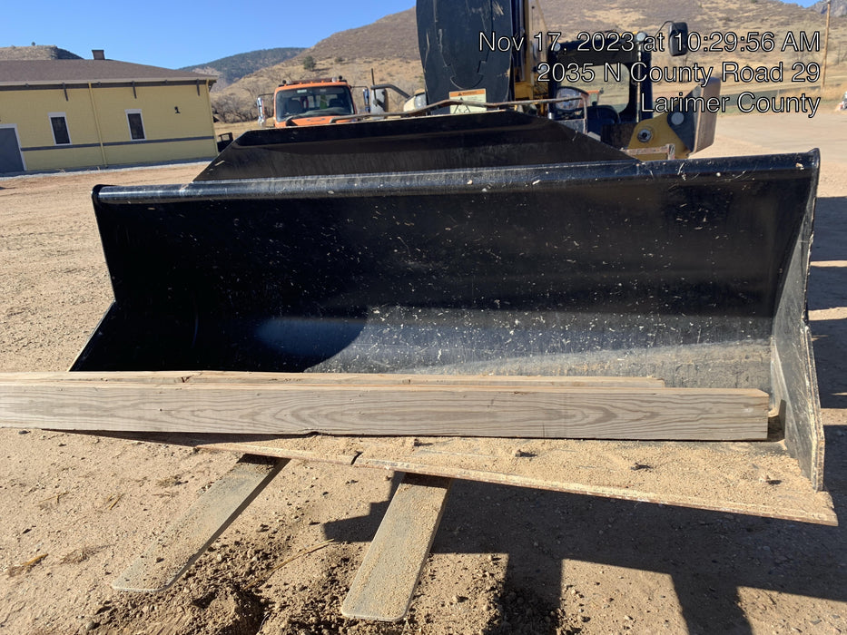 2016 SKYTRAK 70" Bucket, Telehandler 6k-7k