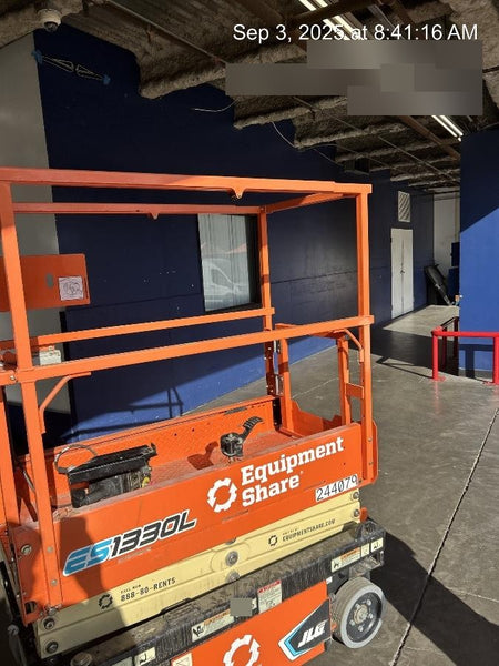 2022 JLG ES1330L