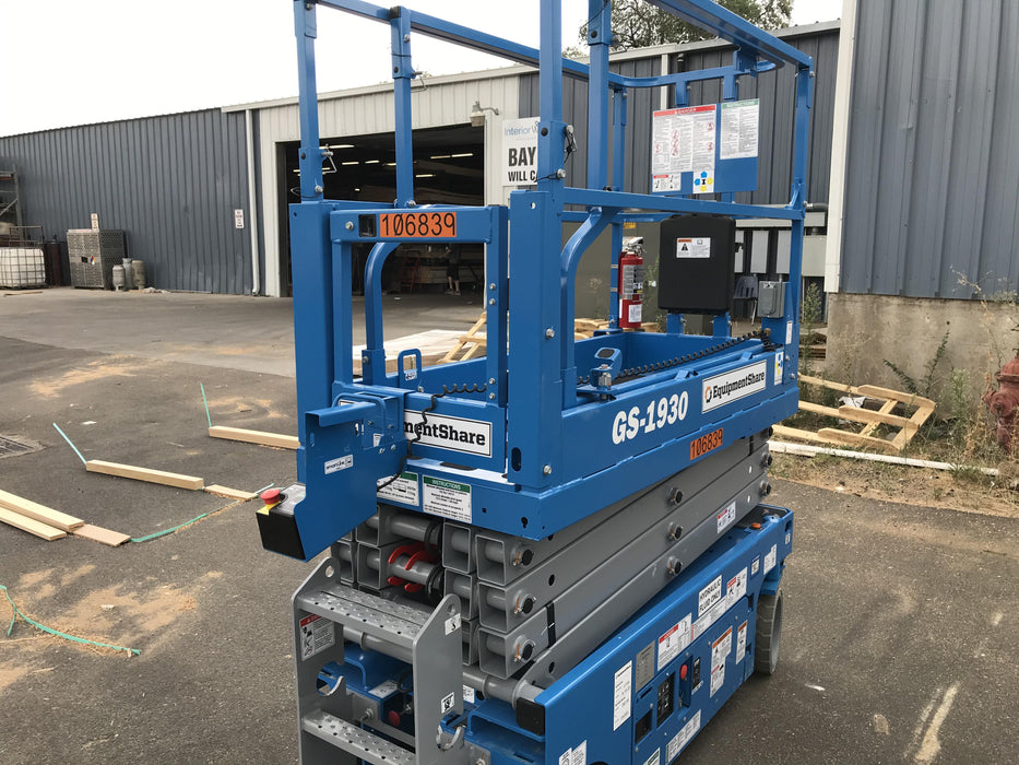 2020 Genie GS-1930 Solid Non Marking Tires, Beacon, Folding rails with half height swing gate, 800W Inverter