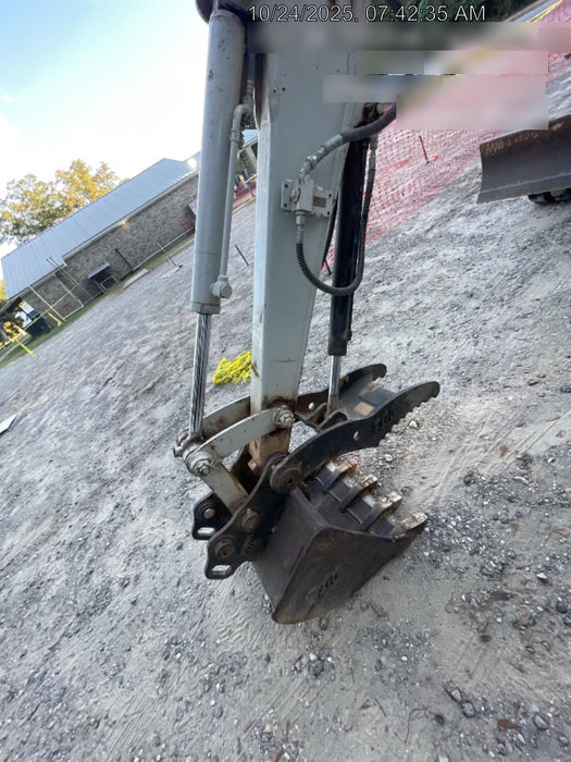 2022 TAKEUCHI TB235-2R