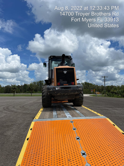 2018 Case 621G CLOSED CAB, JRB 416 STYLE HYD COUPLER