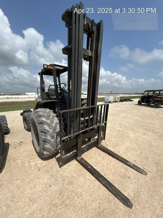 2023 CASE 588H